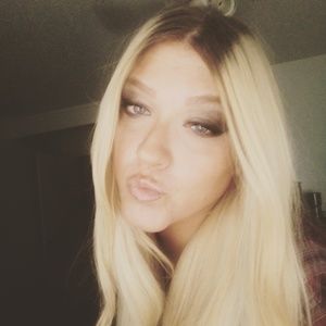 Meet your Posher, Cortney